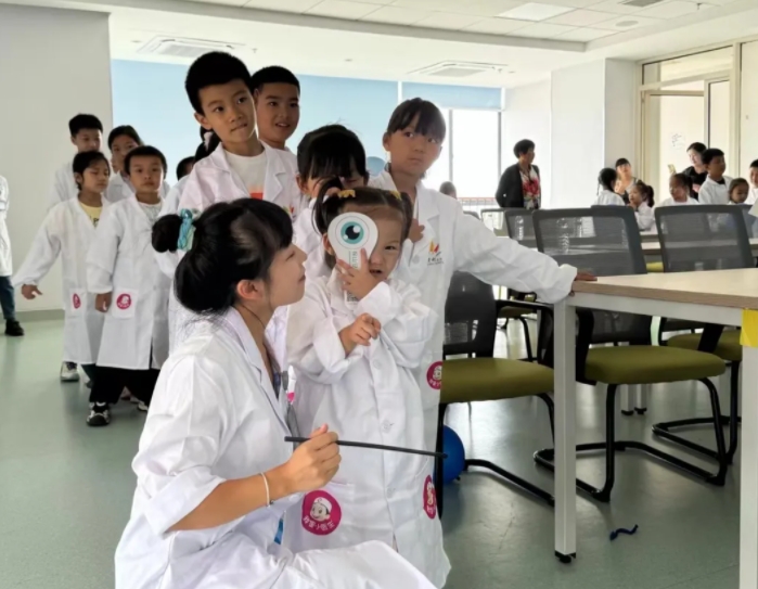 探索“視”界奧秘，呵護心靈之窗——“小小眼科醫(yī)生”活動圓滿舉辦