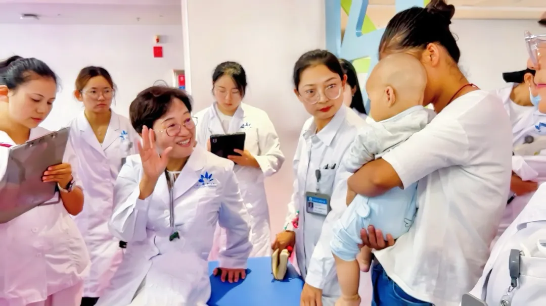 云南省康復(fù)醫(yī)學(xué)會“精準(zhǔn)康復(fù)基層行”活動走進(jìn)保山安利醫(yī)院，共筑健康基石