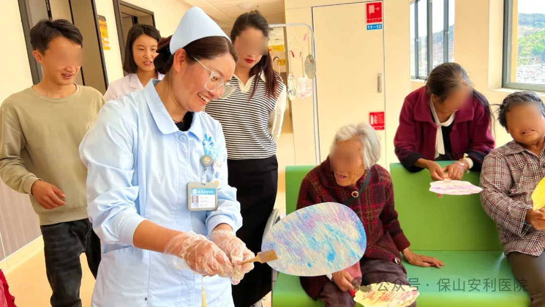 保山安利醫(yī)院腫瘤科開(kāi)展“漆扇寄溫情，科學(xué)防癌護(hù)健康”主題活動(dòng)