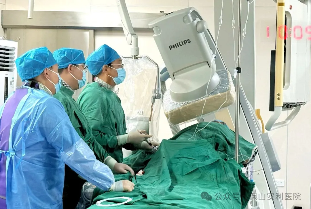 【生死時(shí)速】從胸痛到血管開通僅60分鐘！遠(yuǎn)端橈動(dòng)脈入路實(shí)現(xiàn)“針孔里的救命術(shù)”